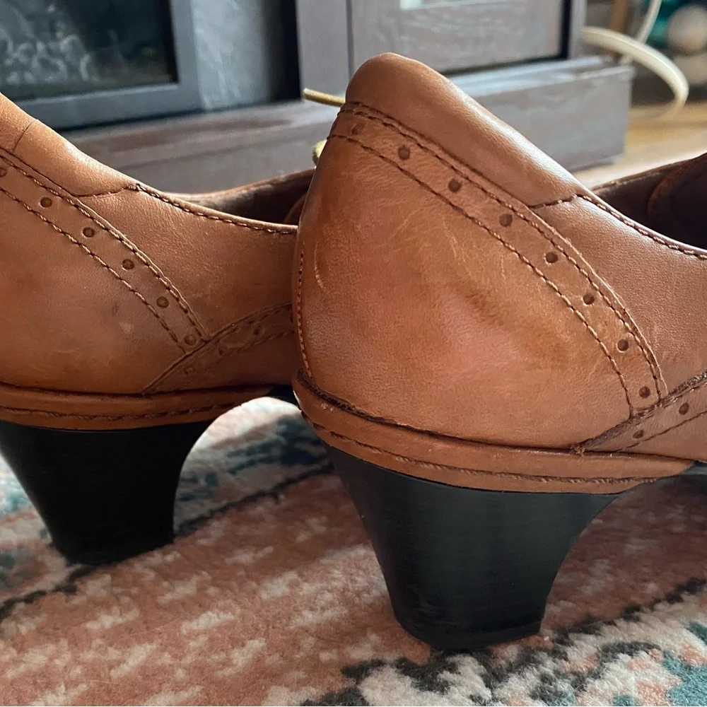 Cobb Hill by New Balance ALMOND Oxfords, Sheila leather, 6, Winter Sale - Picture 5 of 10